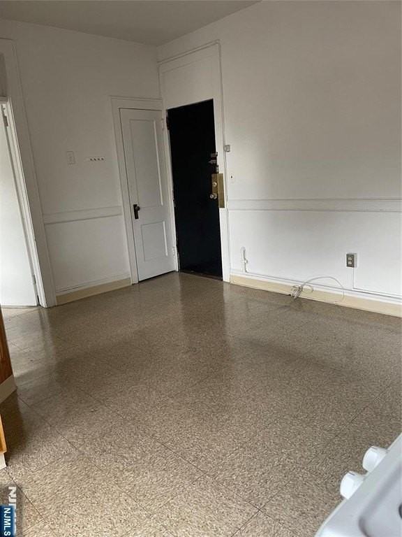 430 Lexington Ave #9 - Photo 2 of 9