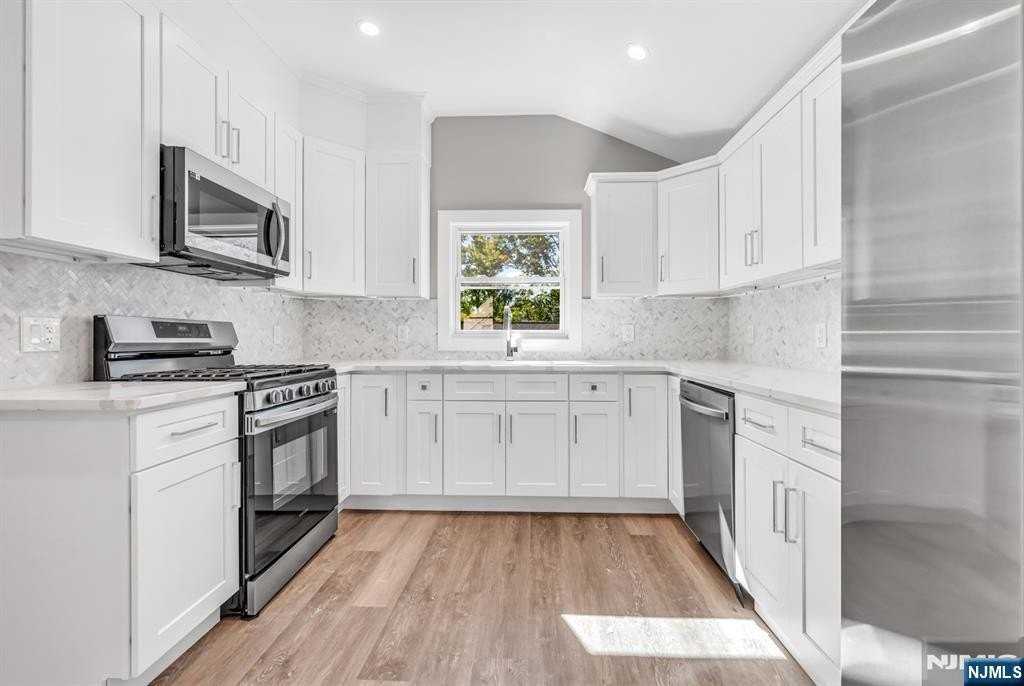 715 Evans St #2 - Photo 7 of 21