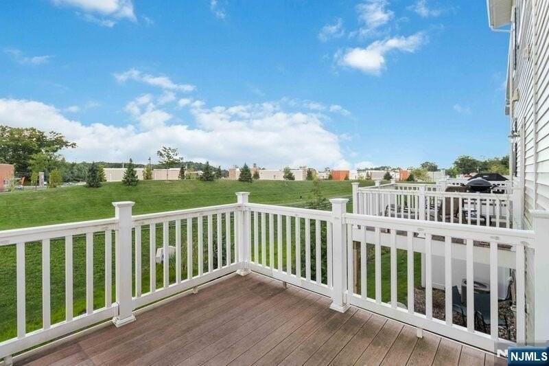 28 Colgate Dr #905 - Photo 4 of 13