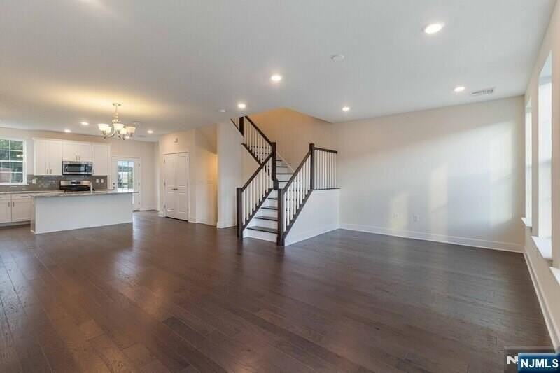 28 Colgate Dr #905 - Photo 5 of 13