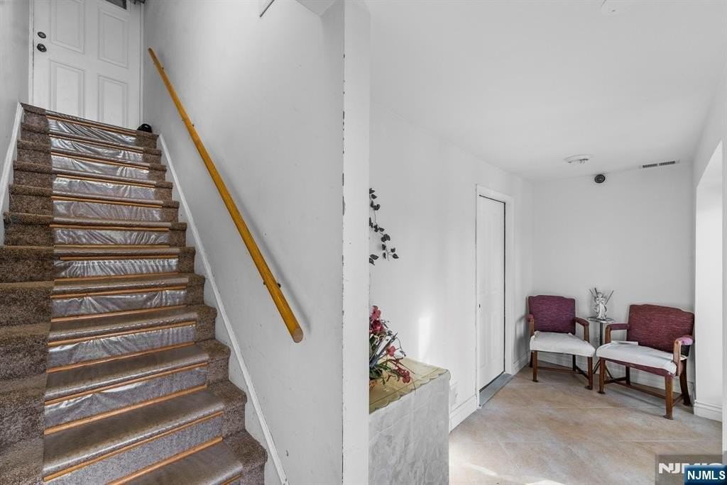 360 Gorge Rd #2 - Photo 5 of 19