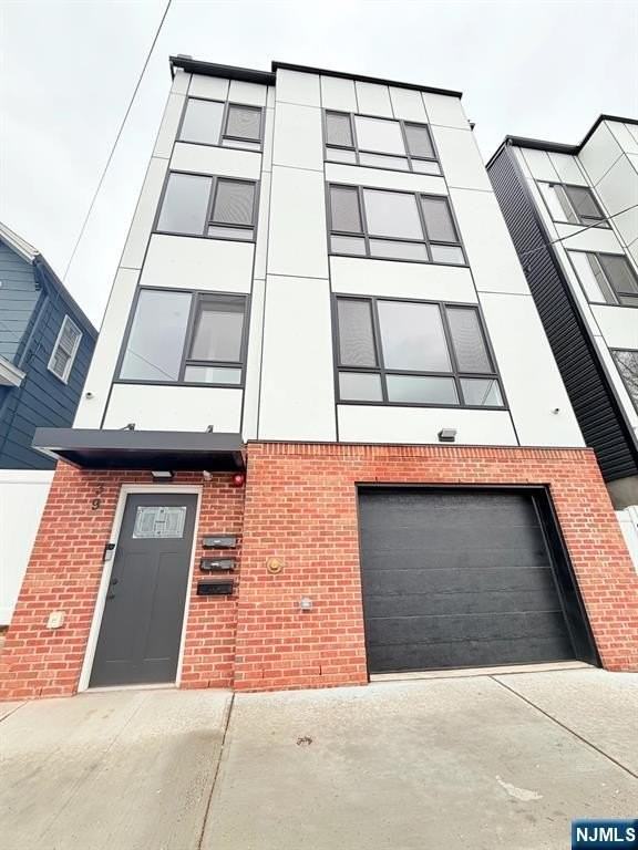 39 N 7th St #2-3