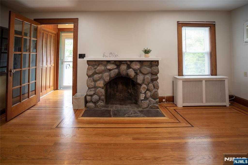 31 Spring Valley Ave - Photo 4 of 31