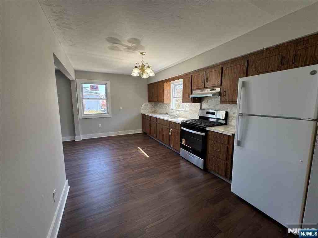 8 Lincoln Pl #2 - Photo 2 of 5