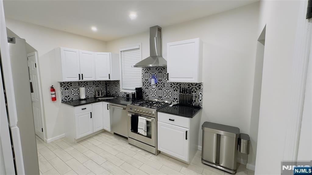392 Lookout Ave - Photo 3 of 16