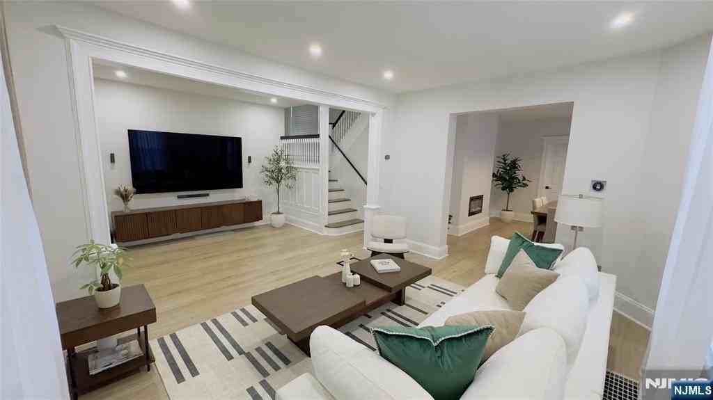 392 Lookout Ave - Photo 6 of 16