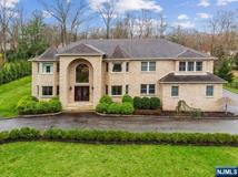324 Lake St - Photo 1 of 1