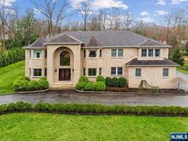 featured image of 324 Lake St