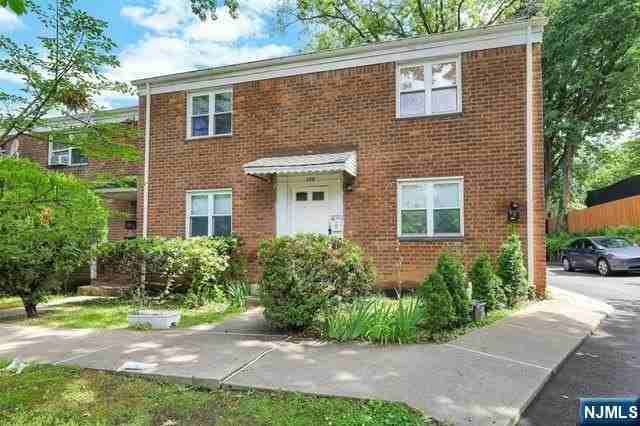 179 Christie Hts #B - Photo 4 of 21