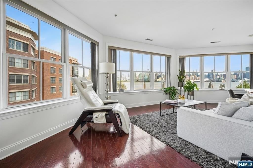 22 Ave At Port Imperial #302