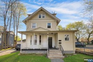 featured image of 460 Orchard St #2