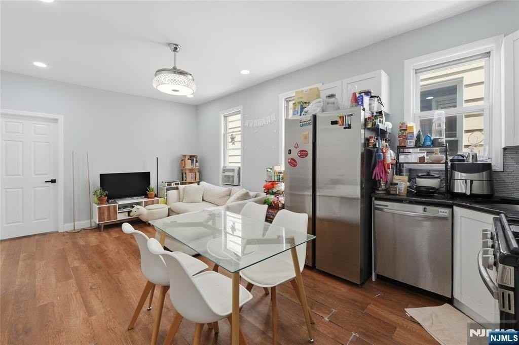 17 Troy St #2 - Photo 4 of 28