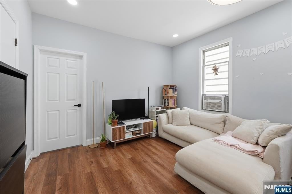 17 Troy St #2 - Photo 7 of 28