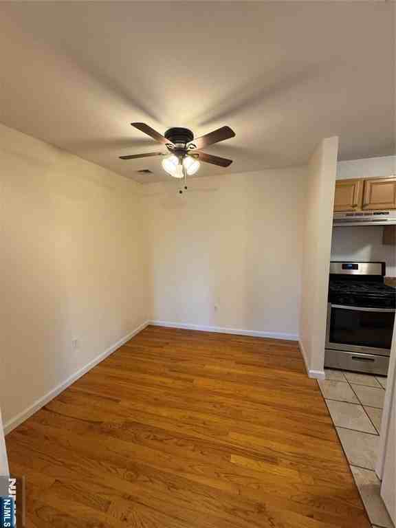 698 Undercliff Ave - Photo 3 of 10