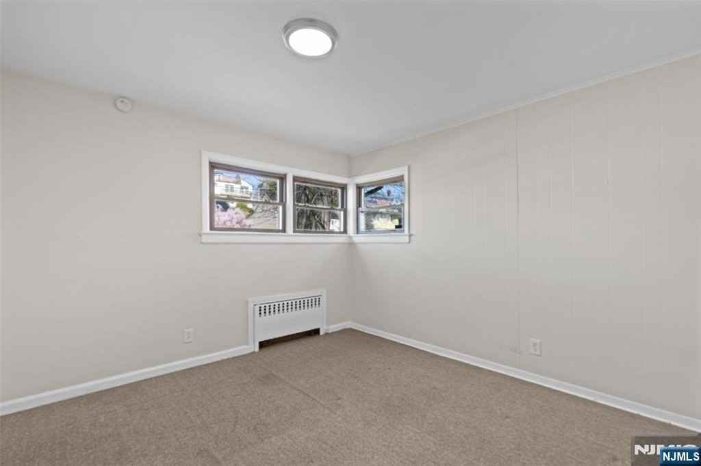 154 Ames St - Photo 7 of 12