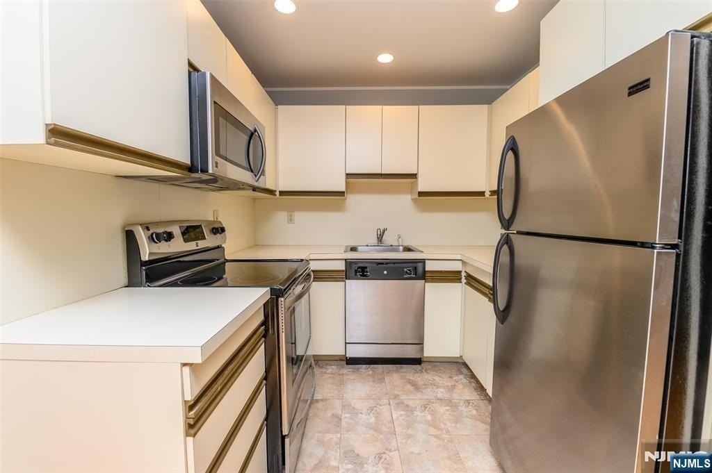 115 Coles Ave #3B - Photo 6 of 30
