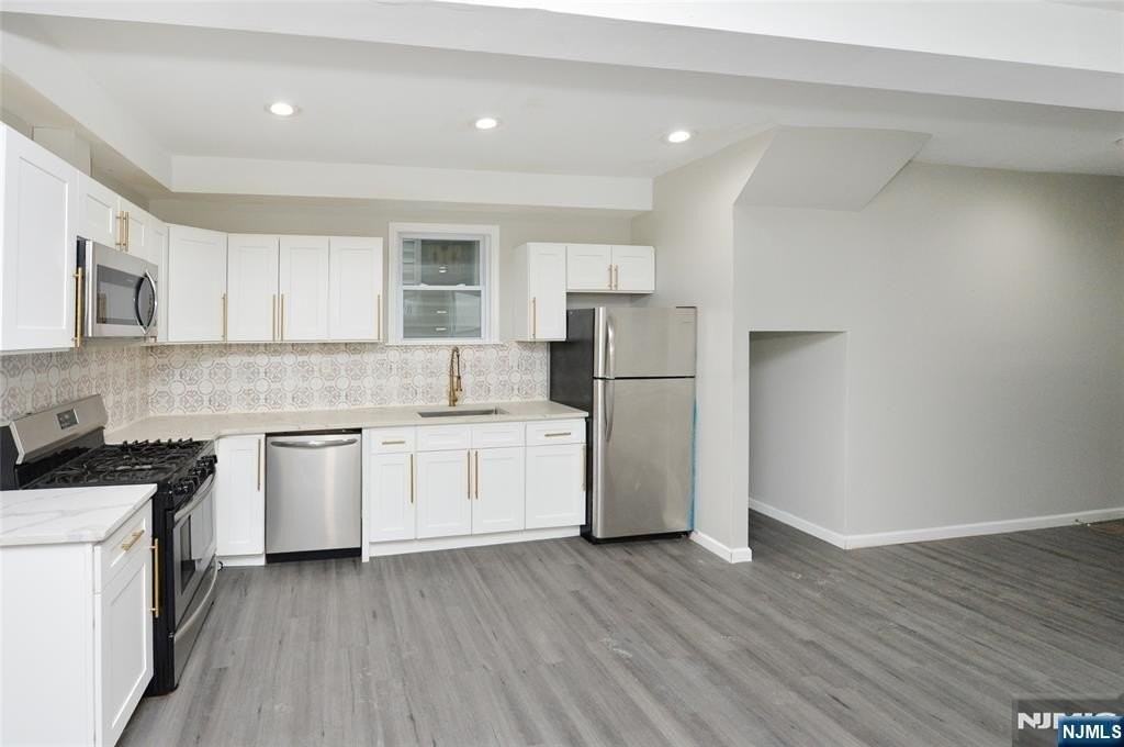 23 Bayview Ave