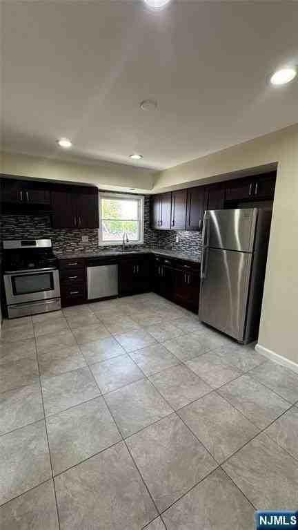 85 Eastern Way - Photo 7 of 23