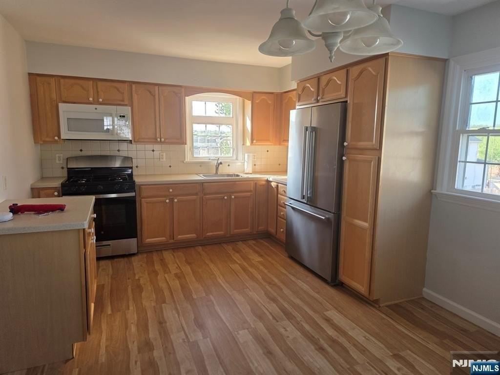 633 10th St #2 - Photo 3 of 11