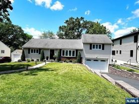 321 Maplewood Dr - Photo 1 of 1