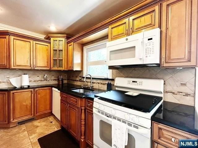321 Maplewood Dr - Photo 5 of 29