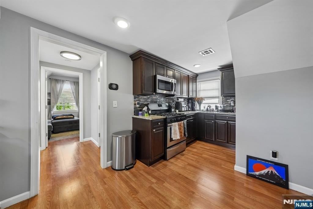 133 Franklin Ave #3 - Photo 5 of 17