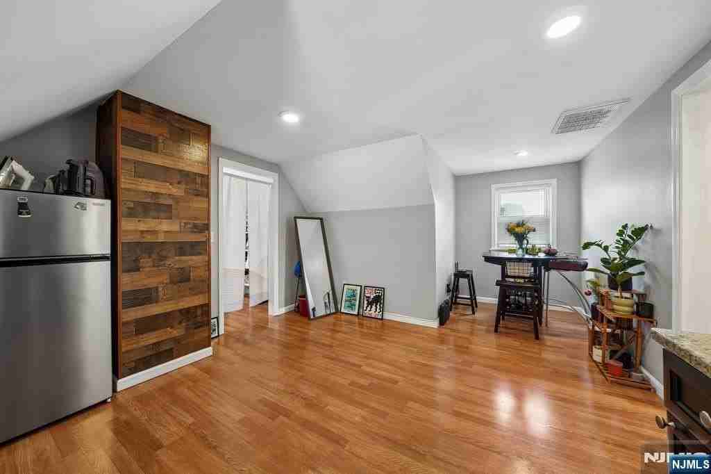 133 Franklin Ave #3 - Photo 6 of 17