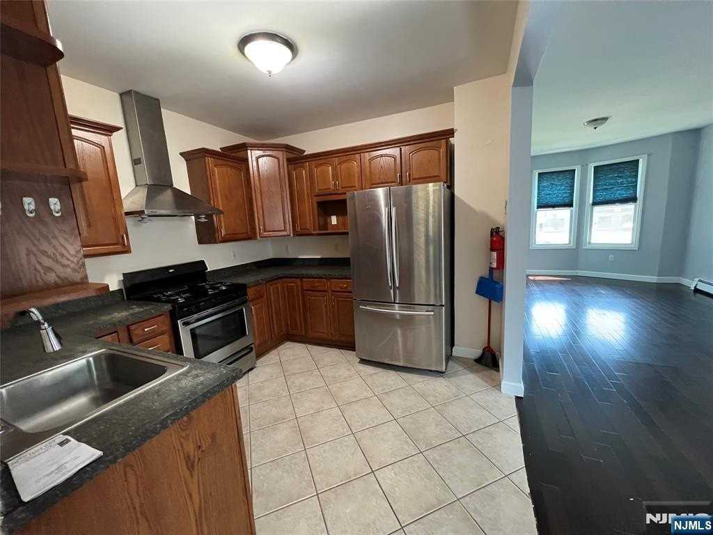 68 Liberty St #1stFL - Photo 4 of 23