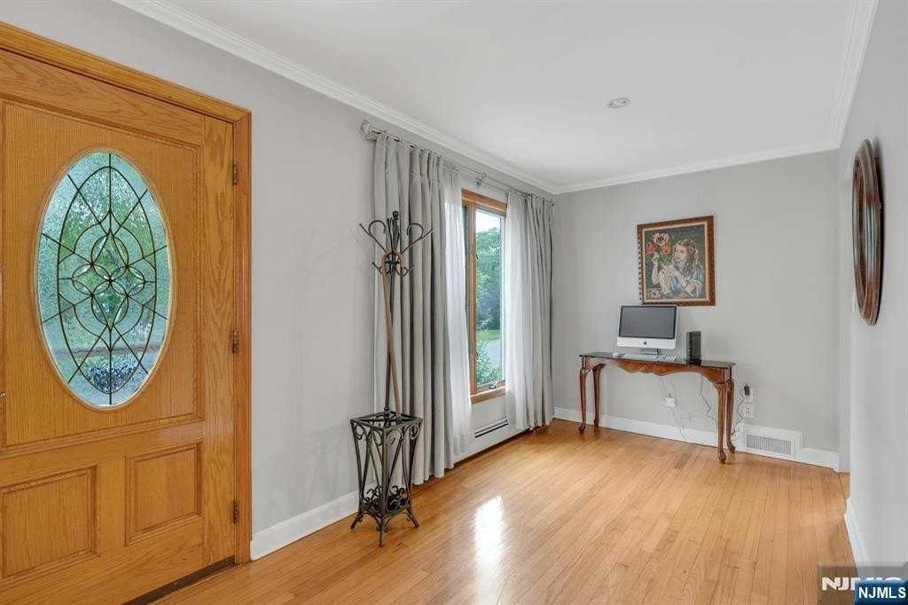 24 Cambridge Rd - Photo 4 of 31