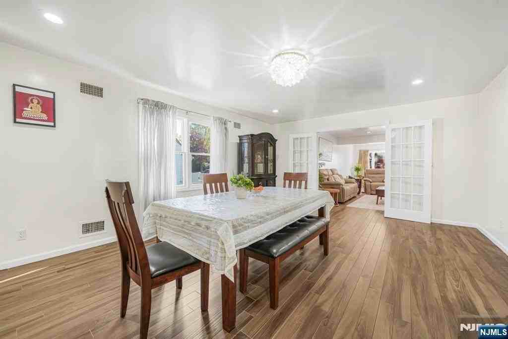 405 Burnet Pl - Photo 5 of 28