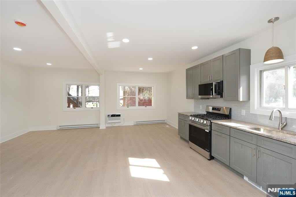 255 Rea Ave - Photo 4 of 11