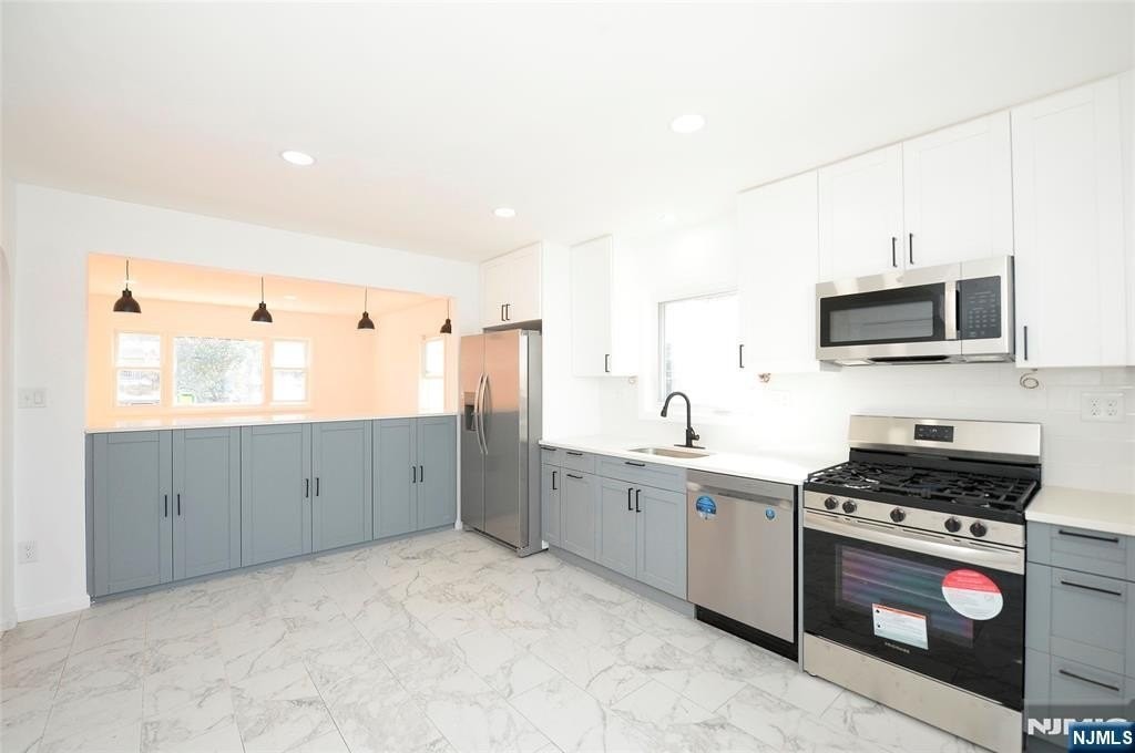 319 7th St - Photo 3 of 16