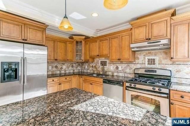 11 Blanche Ave #2ndFL - Photo 6 of 26