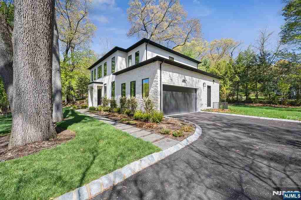 242 Hardenburgh Ave - Photo 2 of 49