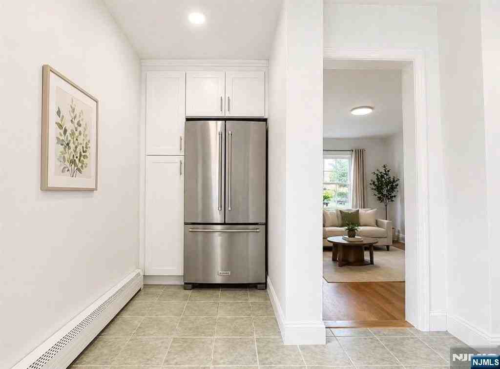 312 Rochelle Ave - Photo 4 of 18