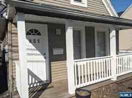 featured image of 401 River Dr