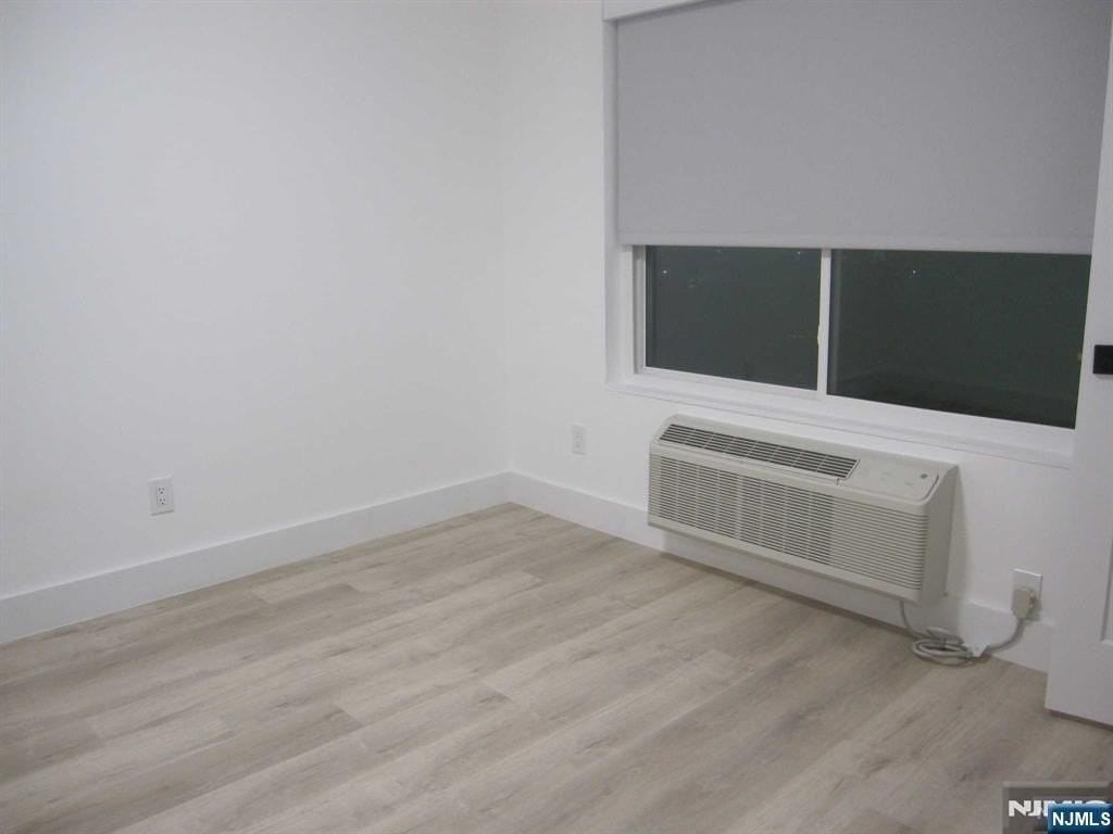 119 1st St #7A - Photo 4 of 6