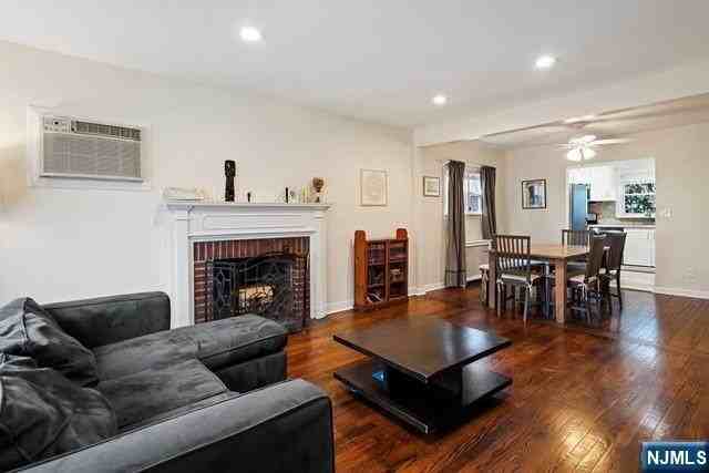 2-10 Saddle River Rd - Photo 3 of 20