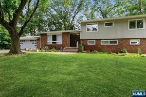 featured image of 2 Monument Pl