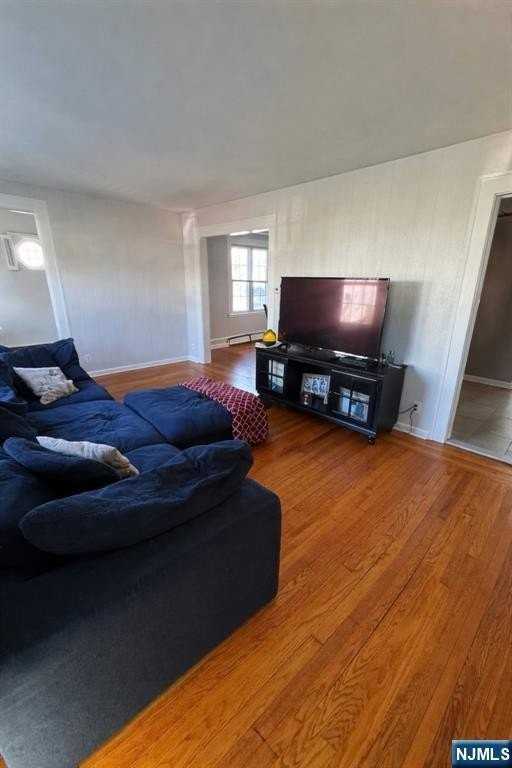 908 Linden Ave - Photo 2 of 8