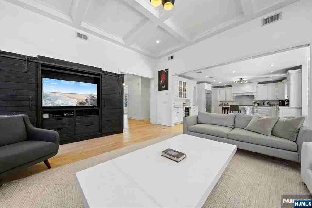 191 Jefferson Ave - Photo 5 of 49
