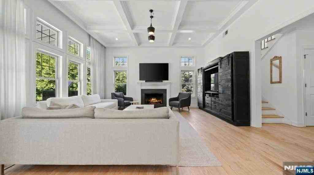 191 Jefferson Ave - Photo 6 of 49