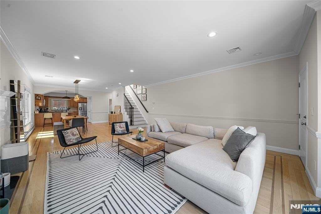 8 Marion Ave - Photo 3 of 32