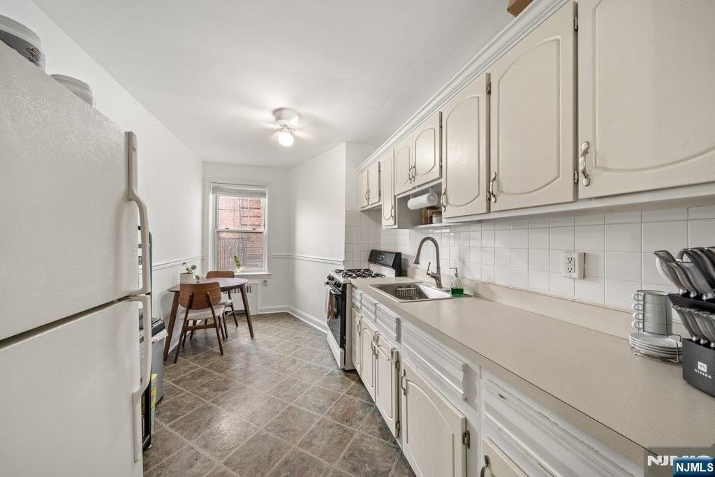 155 Union Ave #212 - Photo 4 of 11