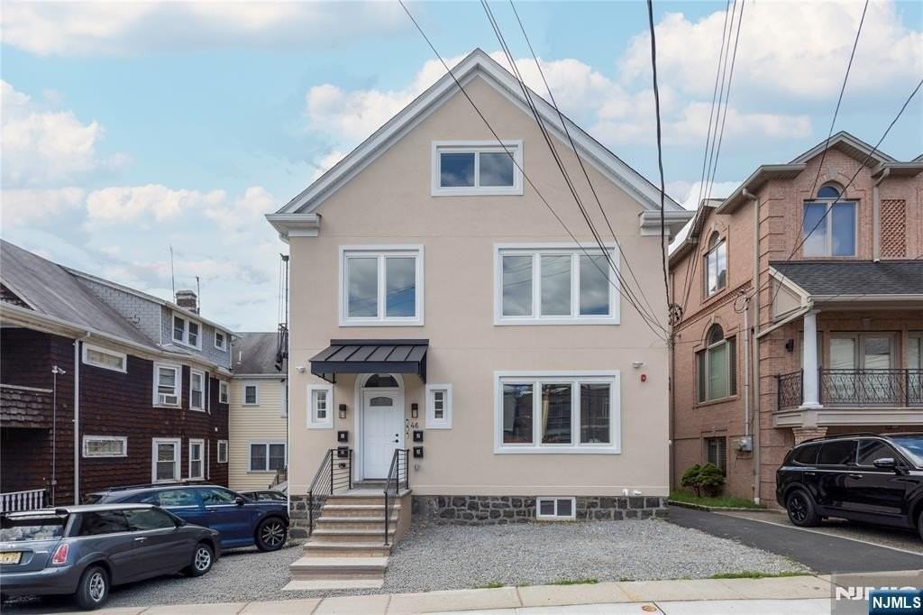 46 Hudson Ave #A - Photo 2 of 30