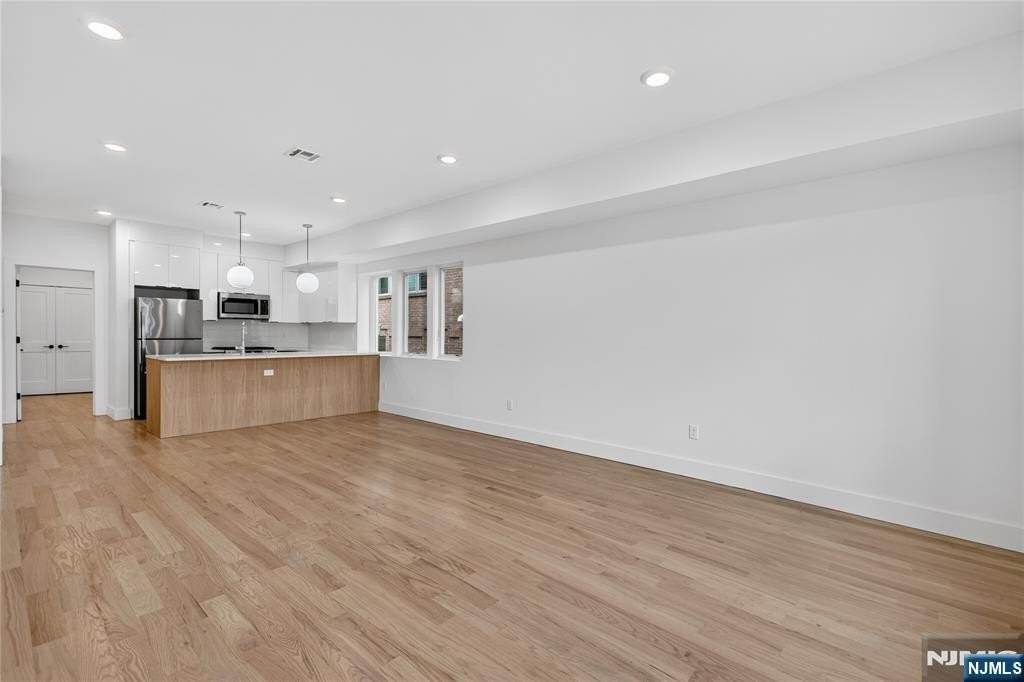 46 Hudson Ave #A - Photo 5 of 30