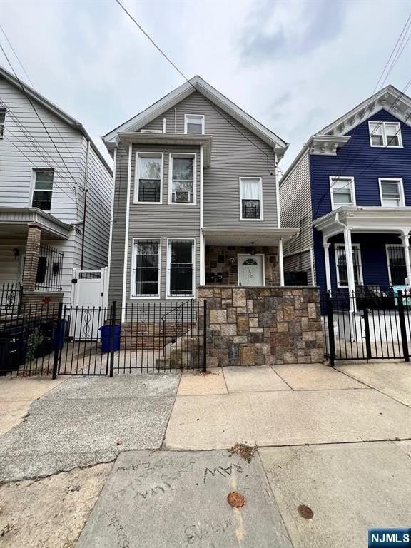 120 Stone St #3