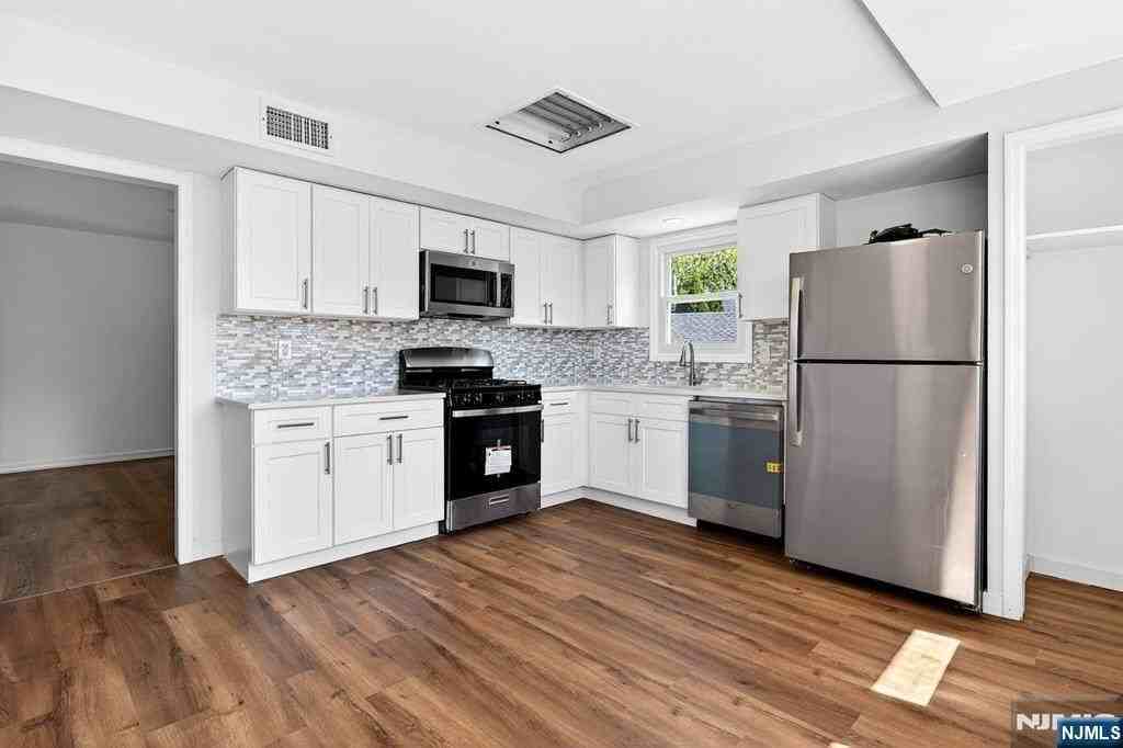 292 Louis St #1FL - Photo 2 of 22