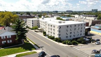 featured image of 333 Grand Ave #2R