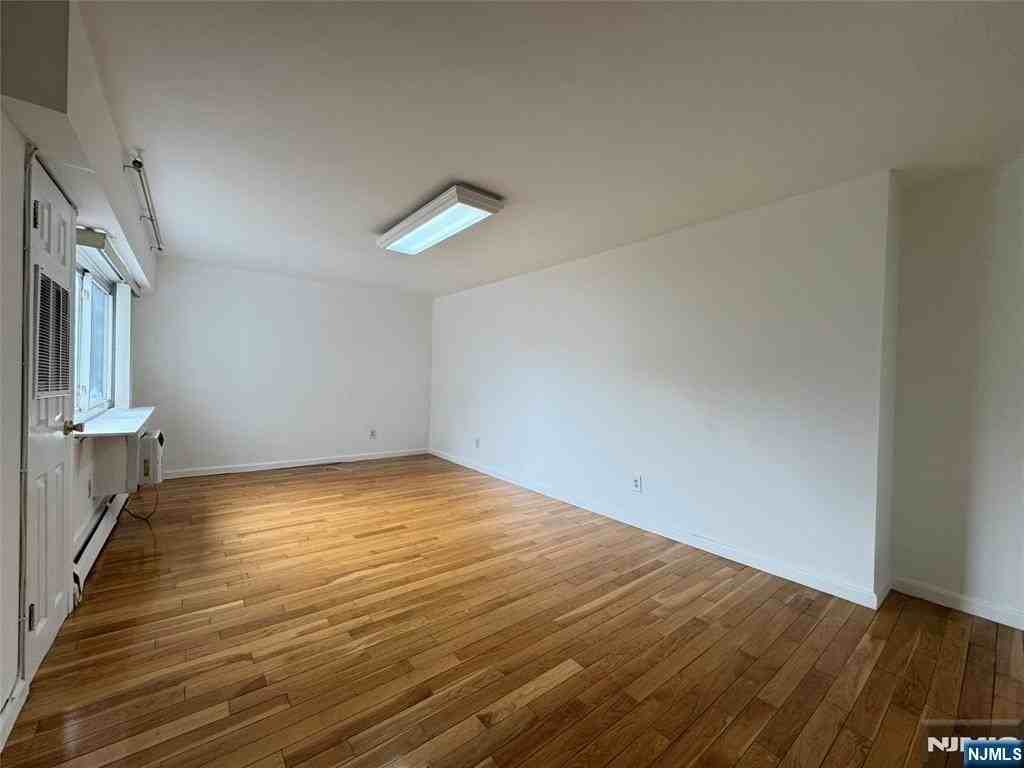 333 Grand Ave #2R - Photo 2 of 13